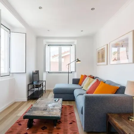 Beautiful With View Of The Tagus River Lissabon