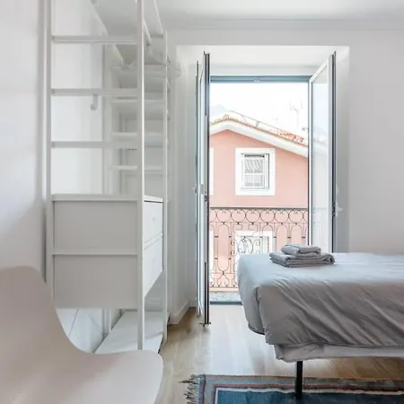 Beautiful With View Of The Tagus River *