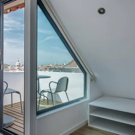 Beautiful With View Of The Tagus River Lisboa